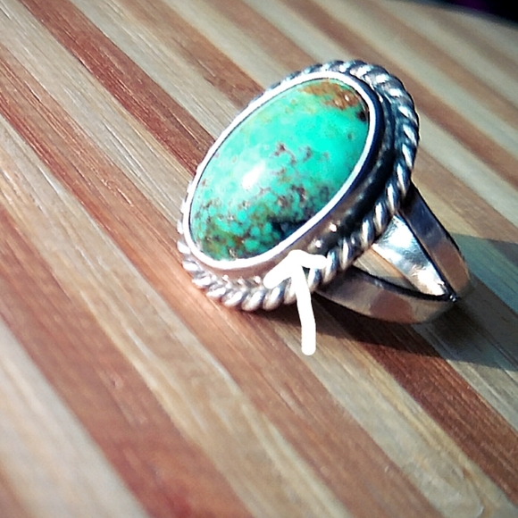 Vintage Navajo Turquoise & Sterling Silver Ring - Picture 7 of 12